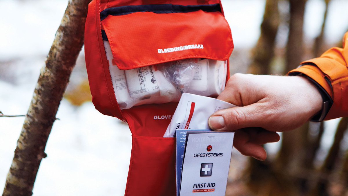 DofE's tweet photo. Knowing basic first aid is essential for #DofE expeditions. Our kit partner Lifemarque explore the key components of a first aid kit in our latest blog. #paidpartner 

https://t.co/2i8DZW16oW https://t.co/i2naMsKwQS