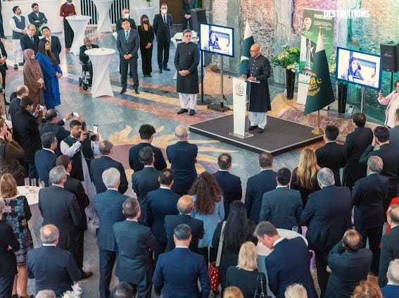 Iam_Mian's tweet photo. Happy and positive scenes at PAK UN Geneva Mission a good to see pakistan positive image in international forums & great for Pakistan community too. Team Destinations are doing great work β€οΈ , Hats off π― #DestinationsInGeneva https://t.co/P2HrBM7zJN