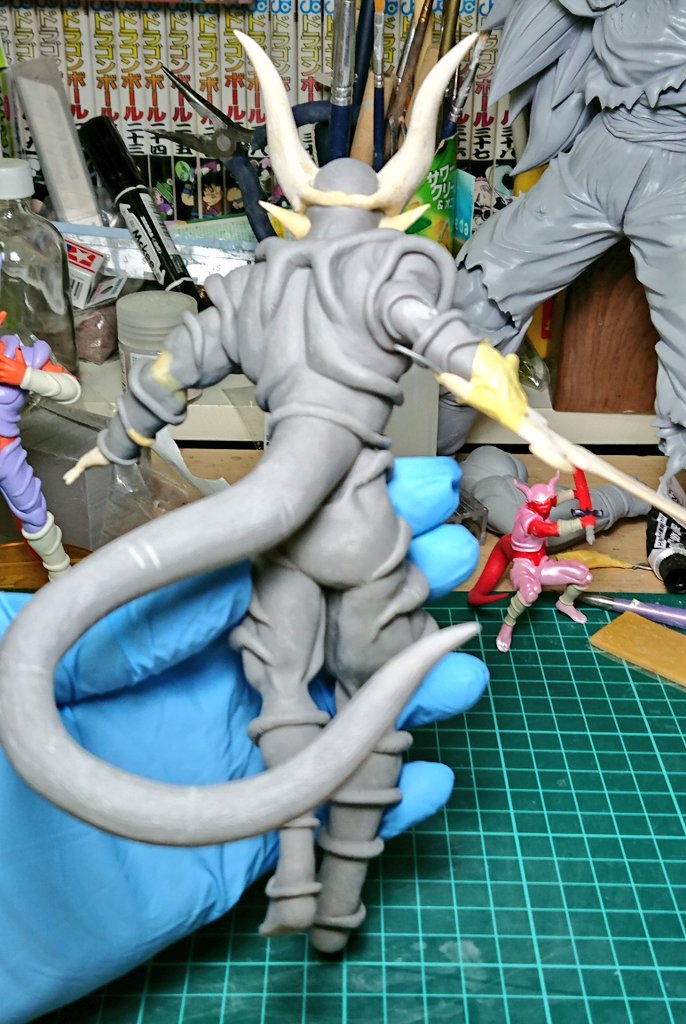 pythongodDragon's tweet image. #スーパージャネンバ

首と尻尾が繋がりました‼️
そして剣と左手も追加です👨‍🔧

初めてのフルスクラッチでのジャネンバですが、難しい箇所もあり大変でしたが、やっとここまで形にする事が出来ました！後もう少し‼️超サイヤ人3孫悟空とジオラマ台座共に色を塗るのが楽しみです✨