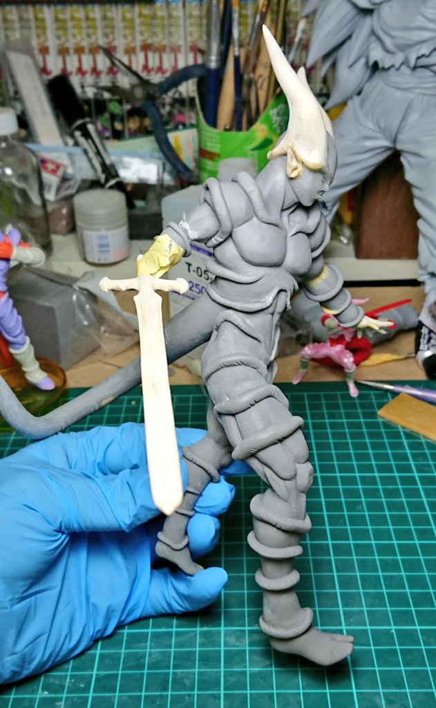 pythongodDragon's tweet image. #スーパージャネンバ

首と尻尾が繋がりました‼️
そして剣と左手も追加です👨‍🔧

初めてのフルスクラッチでのジャネンバですが、難しい箇所もあり大変でしたが、やっとここまで形にする事が出来ました！後もう少し‼️超サイヤ人3孫悟空とジオラマ台座共に色を塗るのが楽しみです✨