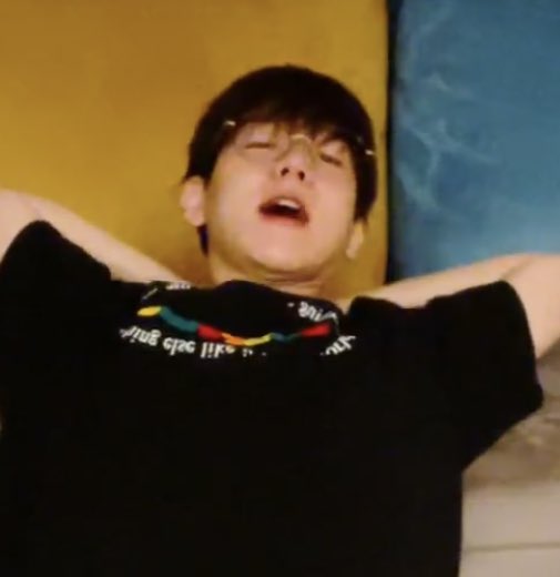 백현                                                백현이 
at work                                      at home