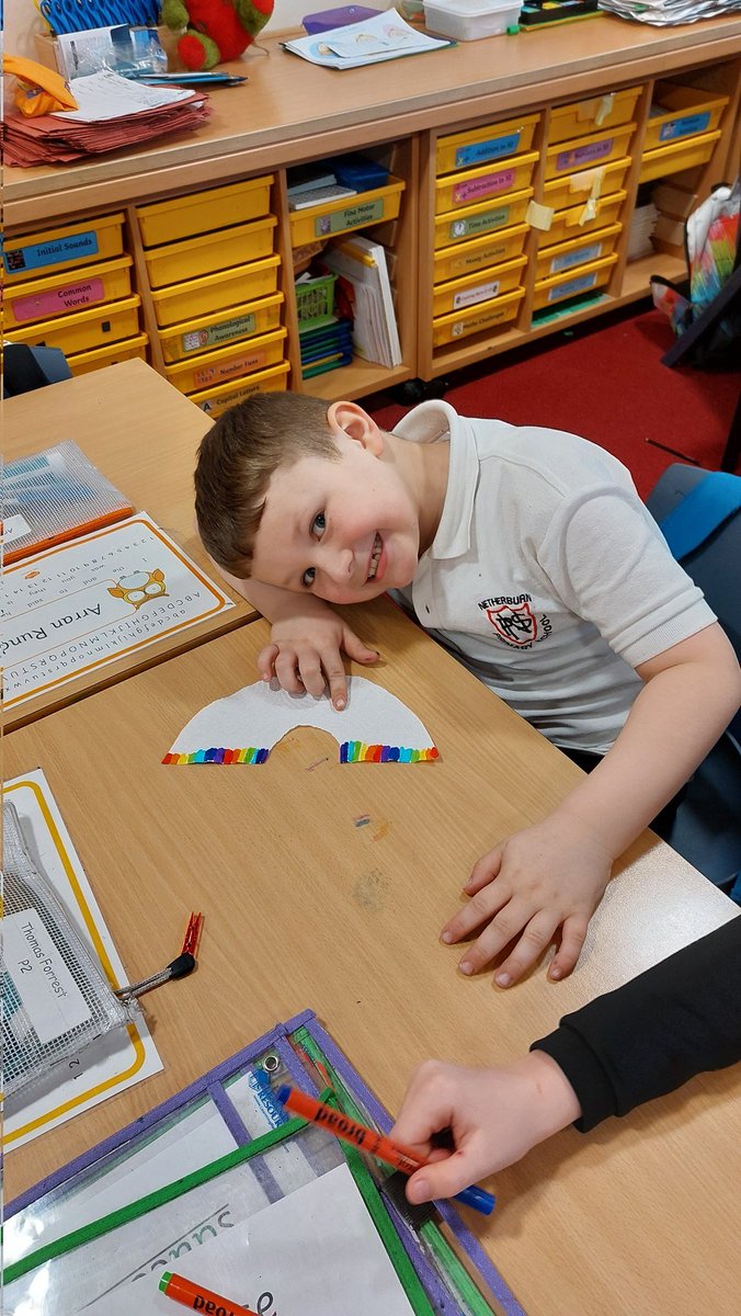 NetherburnPs's tweet photo. P1/2 enjoyed a very fun interactive science lesson today for #BritishScienceWeek they grew a rainbow and were amazed at what a fantastic bunch of scientists they were!! #growth #STEM #stemslc @SLC_RAiSE https://t.co/d2gnbRwnyF
