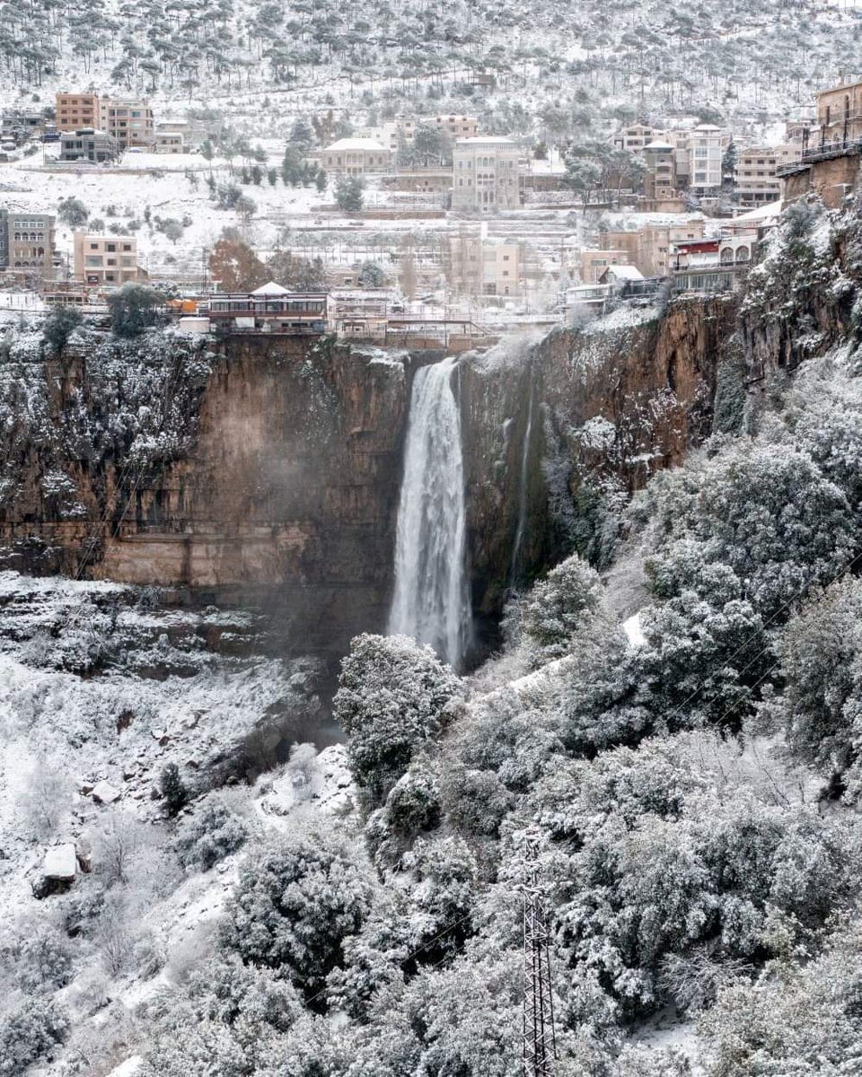 sflebanon's tweet photo. جزّين بالثوب الأبيض ❄️🇱🇧
#Souwarfromlebanon 🇱🇧
🎥 @rami_rizk
▪️Show the beauty of your so loved country by tagging or #hashtagging us #Souwarfromlebanon
#Lebanon #Nature #Photography #weather #winter #Snow #White #village #explore #explorelebanon #wonderful_places #wonderful https://t.co/ZZK37P6x4W