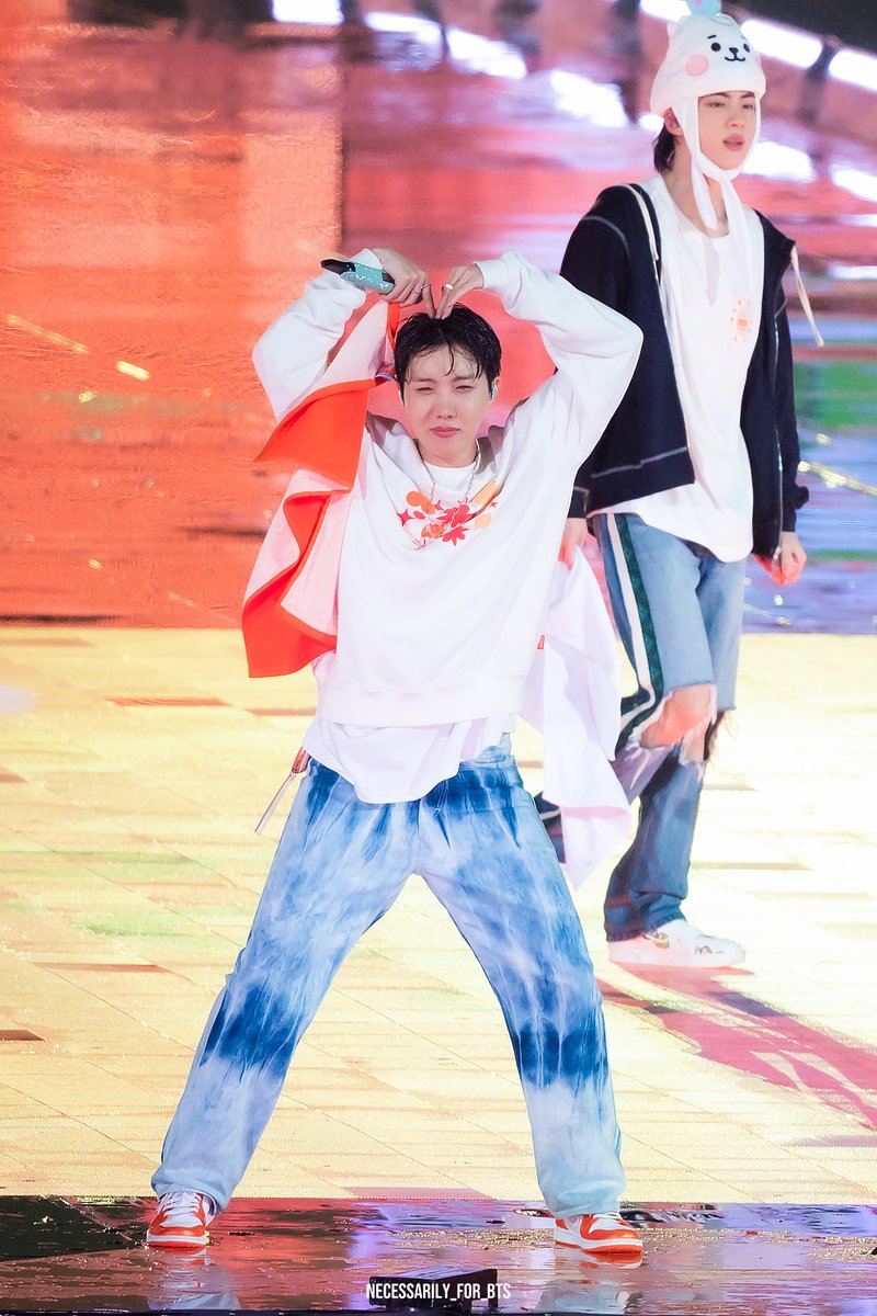aspire_for_BTS's tweet photo. 사랑둥이ㅜㅜㅜ
러블리ㅜㅜㅜ

220312 PTD on Stage Seoul
#방탄소년단 #BTS #제이홉 #정호석 #JHOPE #HOSEOK https://t.co/G70MJBgKAE