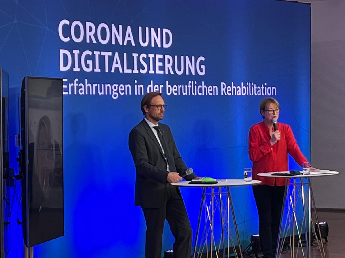 BBWLeipzig's tweet photo. Tobias Schmidt, hat gestern auf einer Podiumsdiskussion vom @BMAS_Bund zum Thema „Corona und Digitalisierung“ in Berlin erläutert, wie der Wechsel in die Heimlernphase funktionierte und vor welchen Herausforderungen die Berufsbildungswerke  standen. https://t.co/zzTWUUfDN1