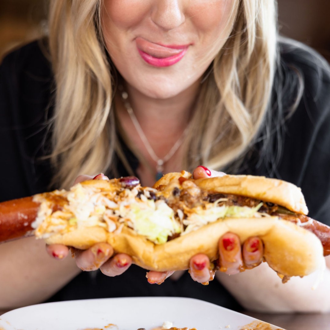 carolinalehouse's tweet image. Roll up your sleeves, we've got the dogs...

Grab our 1/2 # Carolina Style Dog and don't forget your bib 😋

#aleyeah #carolinastyle #hotdog #rollupyoursleeves #yum #foodie #epic #hereforthemeats #halfpound #newmenu #feelinlucky #napkinsneeded  #cheers #pintup #tastytuesday