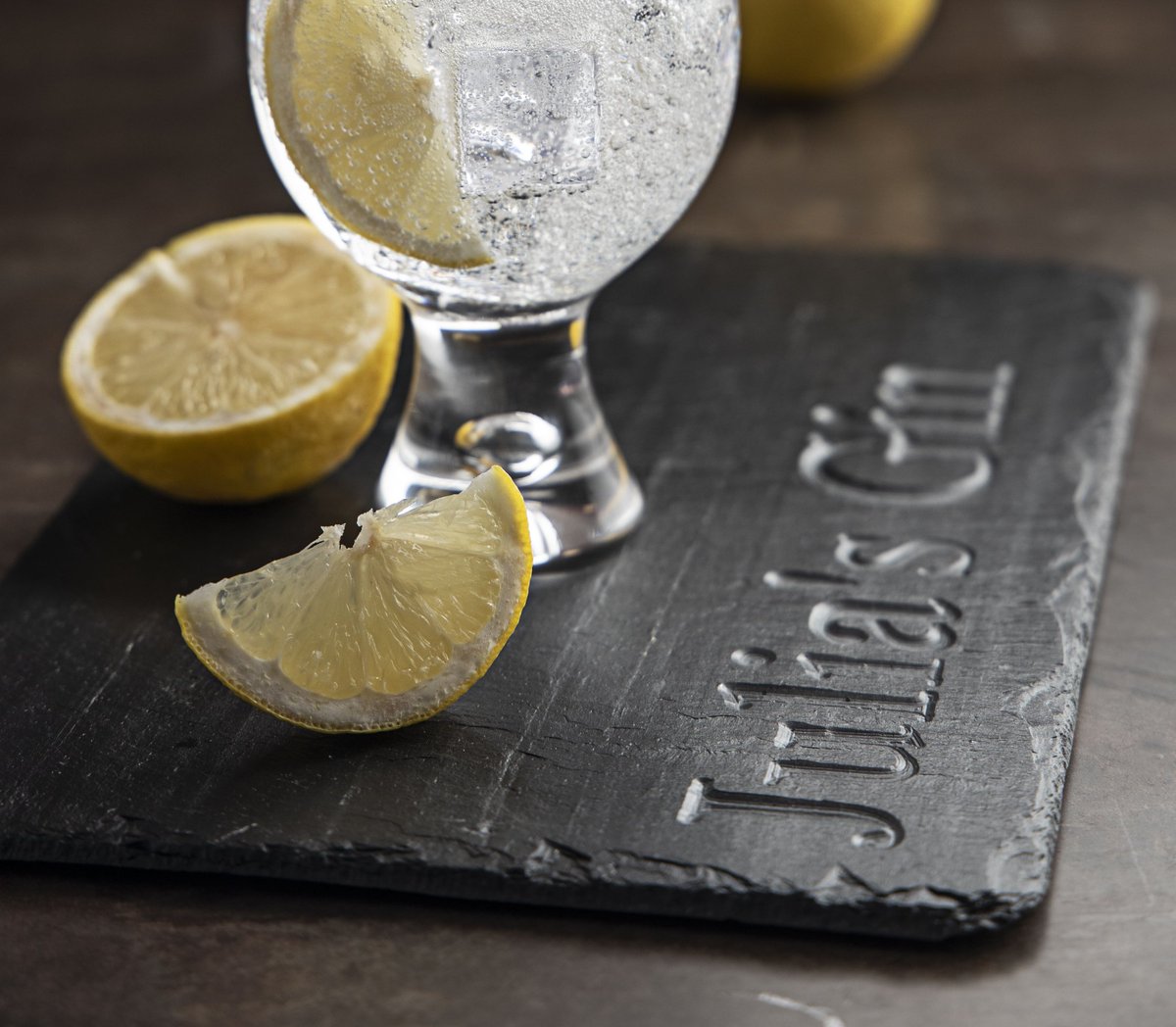 The aul Mammys Day is coming, we wouldn't complain if you picked up a gift from slated.ie 

And just think how thoughtful you would look, personalised, made in Ireland, the list is endless.

#SLATED 

An RT would be superb.