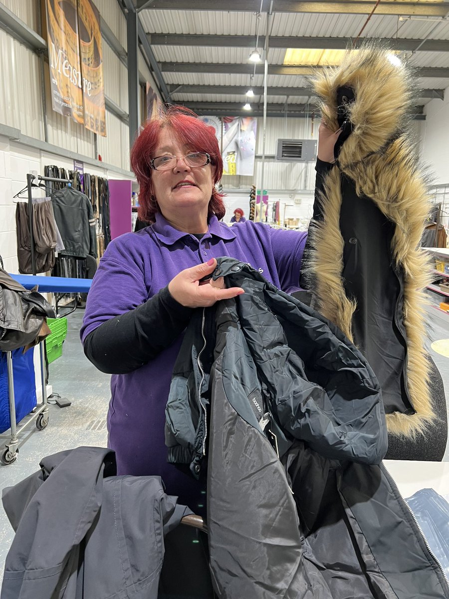 AndZips's tweet image. Roxy had a challenge today; add fur to the hood of a coat &amp;amp; it looked absolutely BEAUTIFUL! well done Roxy another great repair! 💜