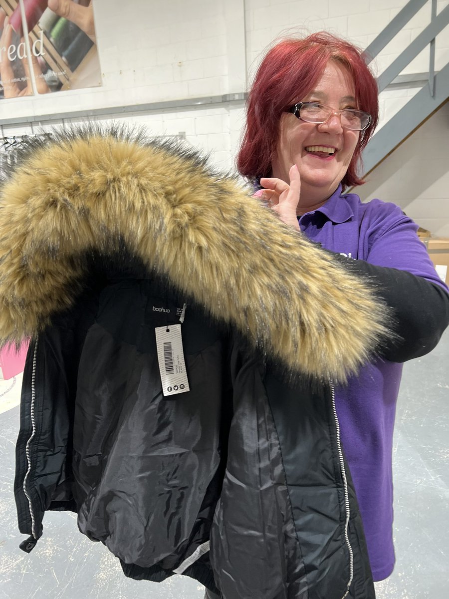 AndZips's tweet image. Roxy had a challenge today; add fur to the hood of a coat &amp;amp; it looked absolutely BEAUTIFUL! well done Roxy another great repair! 💜