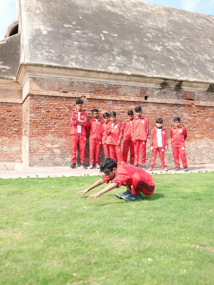 iamnomantoor's tweet photo. These children are receiving education and vocational skills through the Communal Hub. The Communal Hub also teaches children how to sing, play instruments, and engage in martial arts.
#DestinationsInGeneva #PakistanNationalDay https://t.co/CF0XCZcX9a