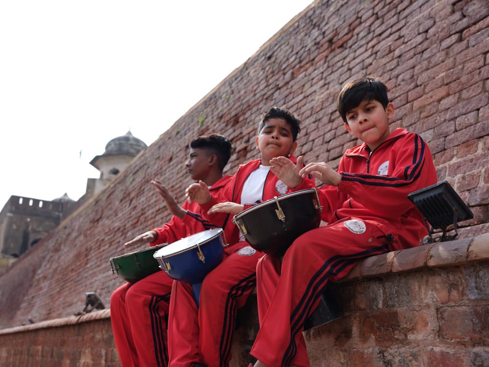 iamnomantoor's tweet photo. These children are receiving education and vocational skills through the Communal Hub. The Communal Hub also teaches children how to sing, play instruments, and engage in martial arts.
#DestinationsInGeneva #PakistanNationalDay https://t.co/CF0XCZcX9a
