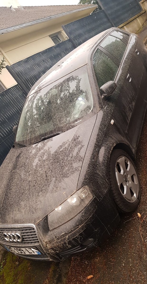 felin78's tweet photo. @Myaaaa_3 @ClzR6L Je confirme pour Lyon mdrrrr je suis deg j'avais lavé ma voiture dimanche https://t.co/1wkenr2dOw
