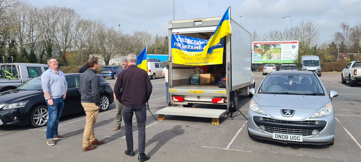 PLEASE RT SHARE <a href="/MontyHalls/">Monty Halls</a> #MontysHaul is off! Vans 1 &amp; 2 @ Exeter Services for the next 30 minutes. MedicalKit, batteries, Torches and baselayers desperately needed. Next stop Taunton Services 1420-1520.