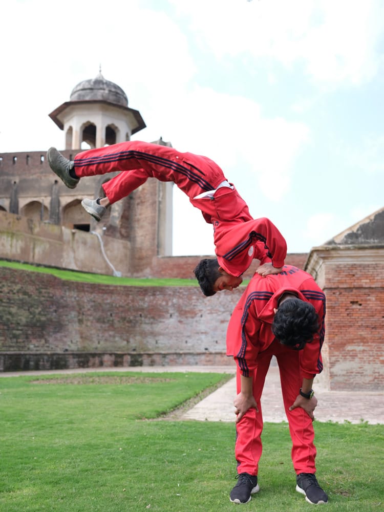 heybeautybae's tweet photo. Communal Hub educating and teaching necessary vocational skills to children.
Communal Hub is providing training kids for singing, playing instruments and martial arts as well #DestinationsInGeneva #PakistanNationalDay @WCLAuthority @UN_SDG https://t.co/kqQqNEegrs