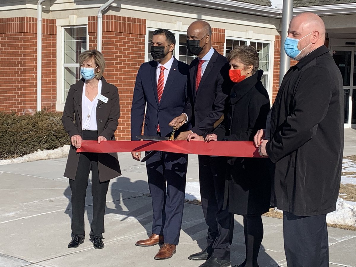 ChandosLTD's tweet photo. Federal minister of housing @HonAhmedHussen, and @cityofcalgary mayor @JyotiGondek attended the ribbon cutting ceremony for @Silvera4Seniors' Vista Apartments.
Chandos is the primary contractor for the project.
https://t.co/nMYdAIbEpn
#affordablehousing #calgaryconstruction https://t.co/eeDeRgRoYa