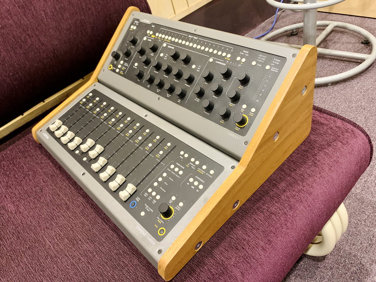 S_I_F_M's tweet photo. Slotted the @softubestudios in! Looking good these! Thanks for bringing these lovely products close to home @promusicals #console1 #consolefader #sifm #musiceducation #filmscore https://t.co/zhalX3XSzN