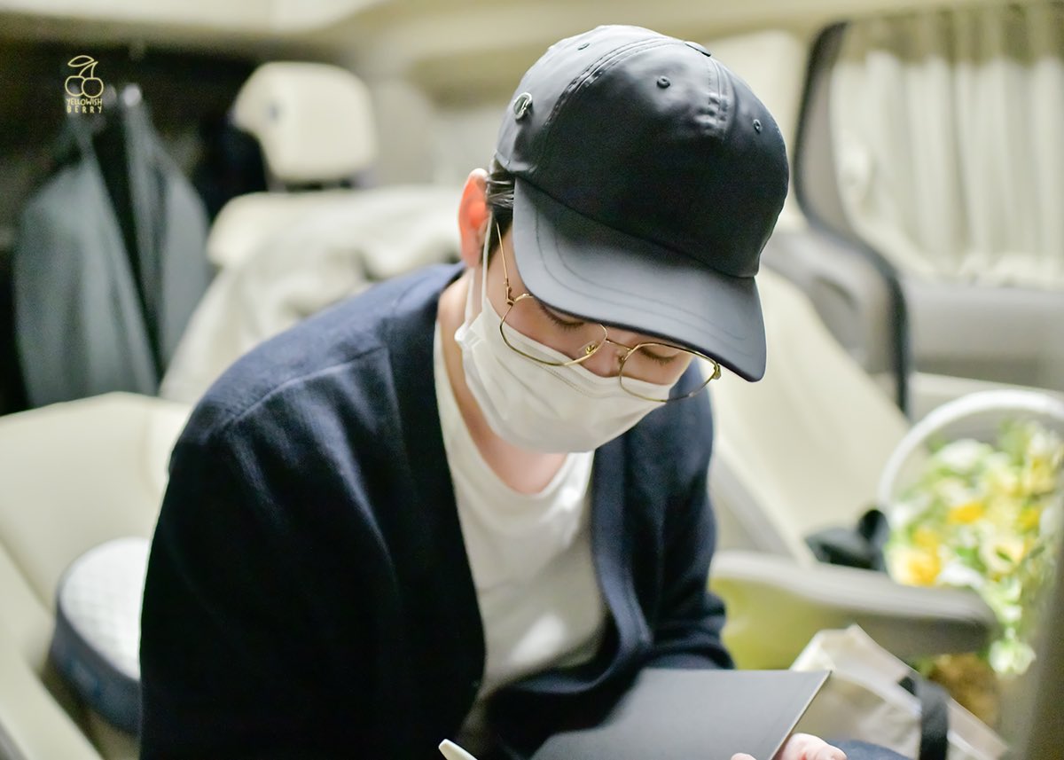 yellowish_berry's tweet photo. 220315
내려다 볼 때 속눈썹도 예뻐💛
#딘딘 #dindin https://t.co/5CdZGrojSV