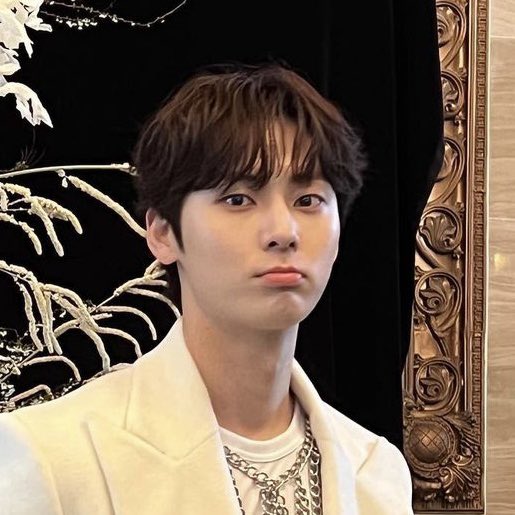 bbabmh's tweet photo. 황민현 아기염소인듯 https://t.co/Tvrt38kNxM