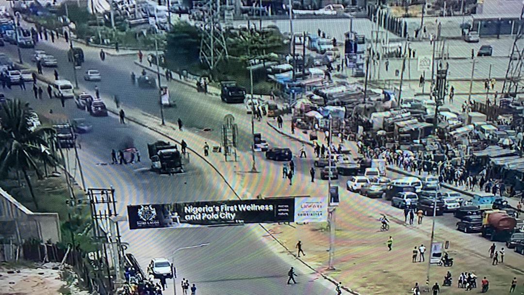 BREAKING: The violent protest at Eleganza axis, #Lekki Expr following the accident which led to loss of life is under control. Heavy Police presence on ground. Both carriageways are moving gradually now <a href="/Gidi_Traffic/">GIDI</a> <a href="/trafficbutter/">Butter</a> <a href="/lagostraffic961/">Lagos Traffic Radio 96.1FM</a> <a href="/LCCTollRoad/">Lekki Concession Co.</a> <a href="/TrafficChiefNG/">#LagosTrafficReports</a>
