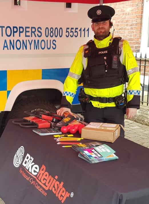 PSNIBelfastS's tweet photo. Today we are offering bike marking @QUBelfast supported by @BelfastPcsp. We will be here until 3pm if you have a bike you want marked or  just want a chat with the local team. #wecarewelistenweact https://t.co/hV7m3ImzoT