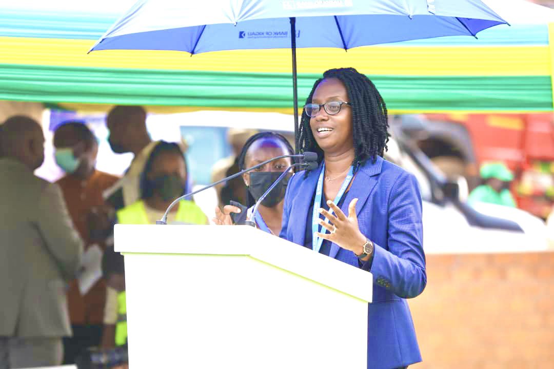 BankofKigali's tweet photo. 1/2

CEO @dkarusisi : We are delighted to partner with the City of Kigali to provide decent housing for residents living in the high risk zones. Bank of Kigali, as a good corporate citizen always looks out for this kind of partnerships to lift livelihoods of the people we serve. https://t.co/XFwrObzpaE