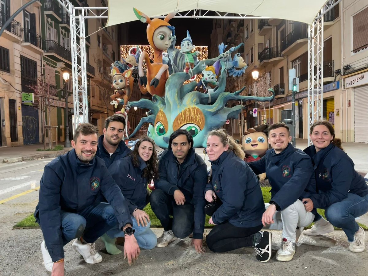 Falla_161's tweet photo. PLAY NATURE🌸🌿
Ja tenim la nostra falla infantil en la plaça, "Play nature" de l'artista David Mou.
Gràcies a tot l'equip de la plantà.
#Falla161
#Plantà22
#75Aniversari https://t.co/i83wAzVrve
