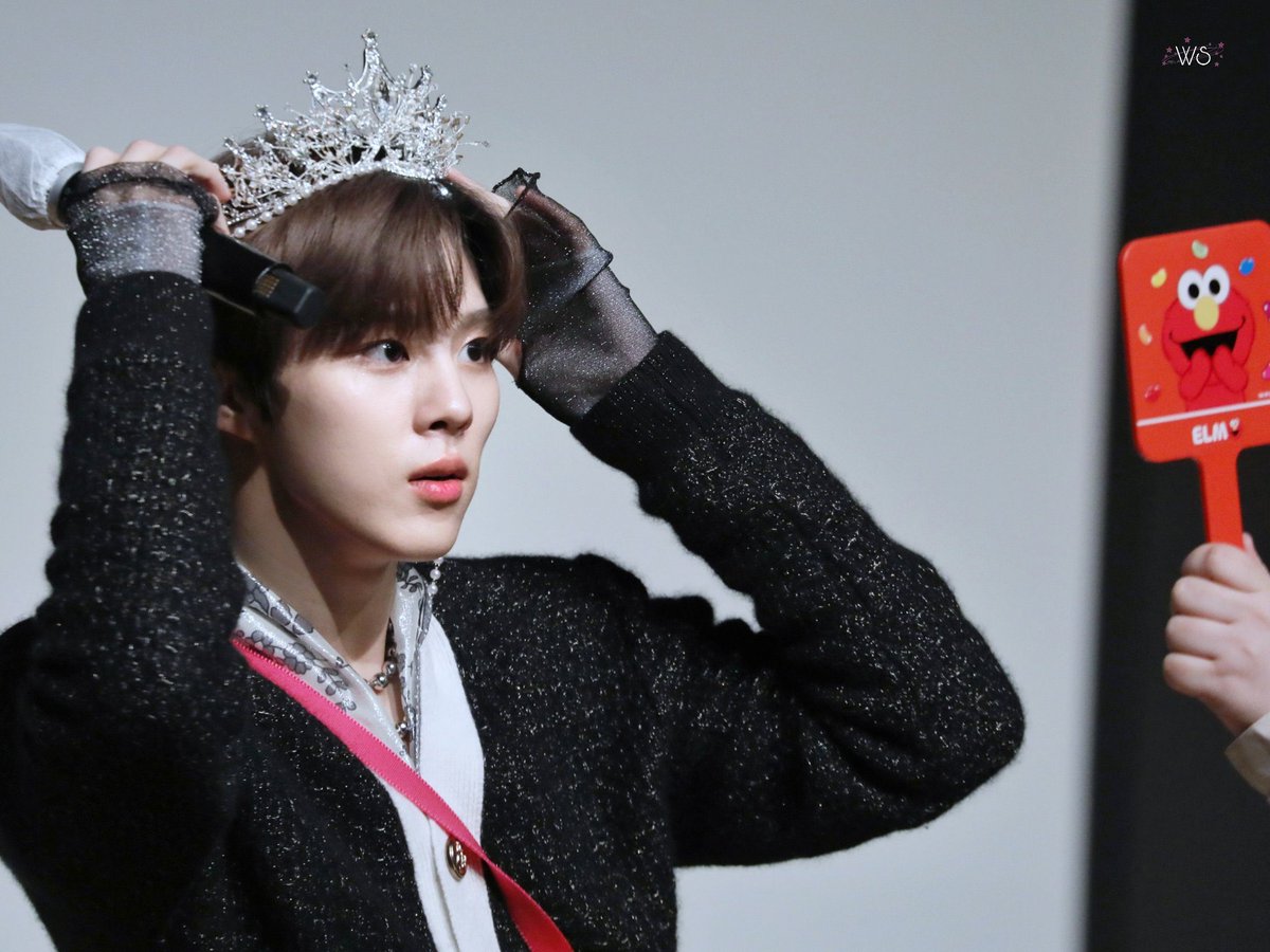 eunstan's tweet photo. hi my name is king wooseok https://t.co/Hxy3kBpnkQ