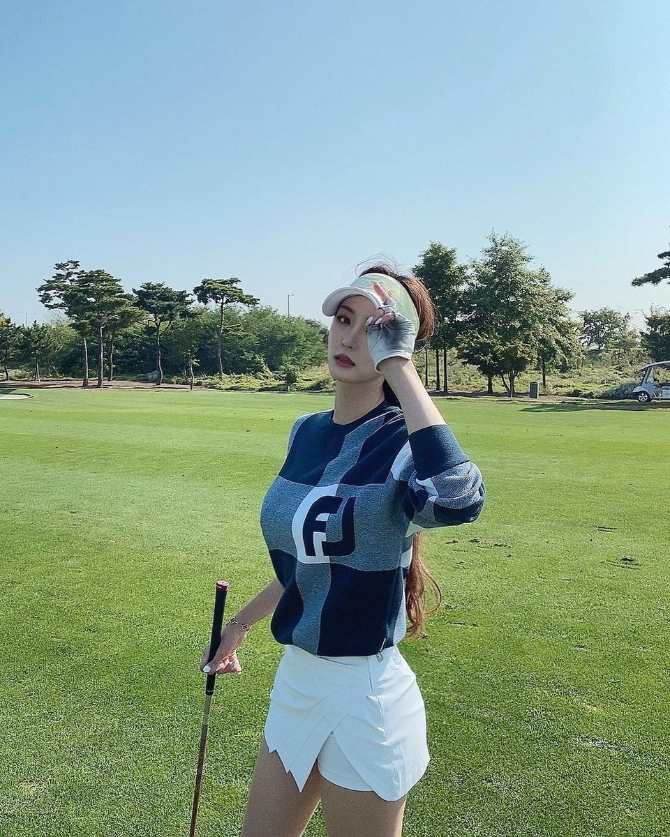 Some say golf is like life. Don't trust them. Golf is more complicated than that.🤓🤓🤓🤓🥳😯