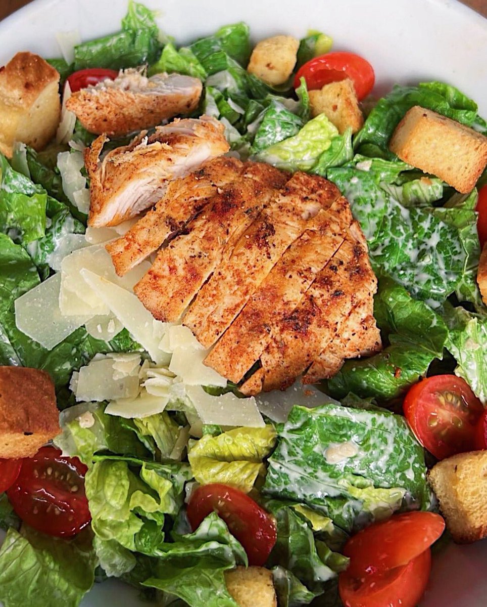 bosbeach's tweet photo. Have you tried our Caesar Salad with Blackened Chicken? @girlsonlyfoods have!
📸: @girlsonlyfoods 
🥗☀️🌴
#bosbeach #openairdining #caesarsalad #beachviews #oceanviews #florida #fortlauderdalebeach #ftlauderdalebeach #fortlauderdalefoodies #fortlauderdaleeats #hellosunny https://t.co/ln7nEM1qcg