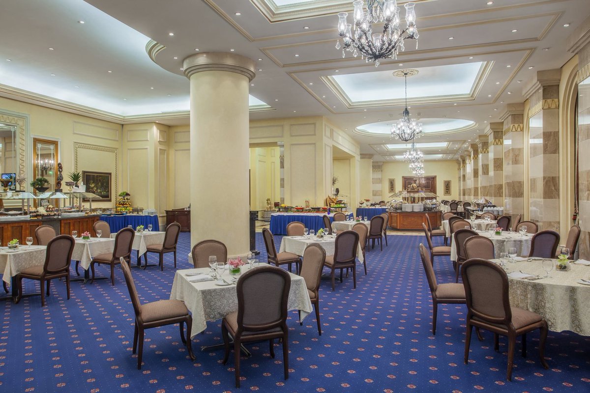 استمتع بتناول وجبة رائعة! تفضل بزيارة مطعم روتانا / فندق دار الإيمان إنتركونتيننتال المدينة واستمتع بخصم يصل إلى 30% على فاتورتك، بالإضافة إلى كسب 250 نقطة من برنامج المكافآت IHG® Rewards مقابل كل 94 ريال تنفقها! انتقل إلى ihg.com/DiningOffers لمزيد من التفاصيل.#IHGDiningDeals