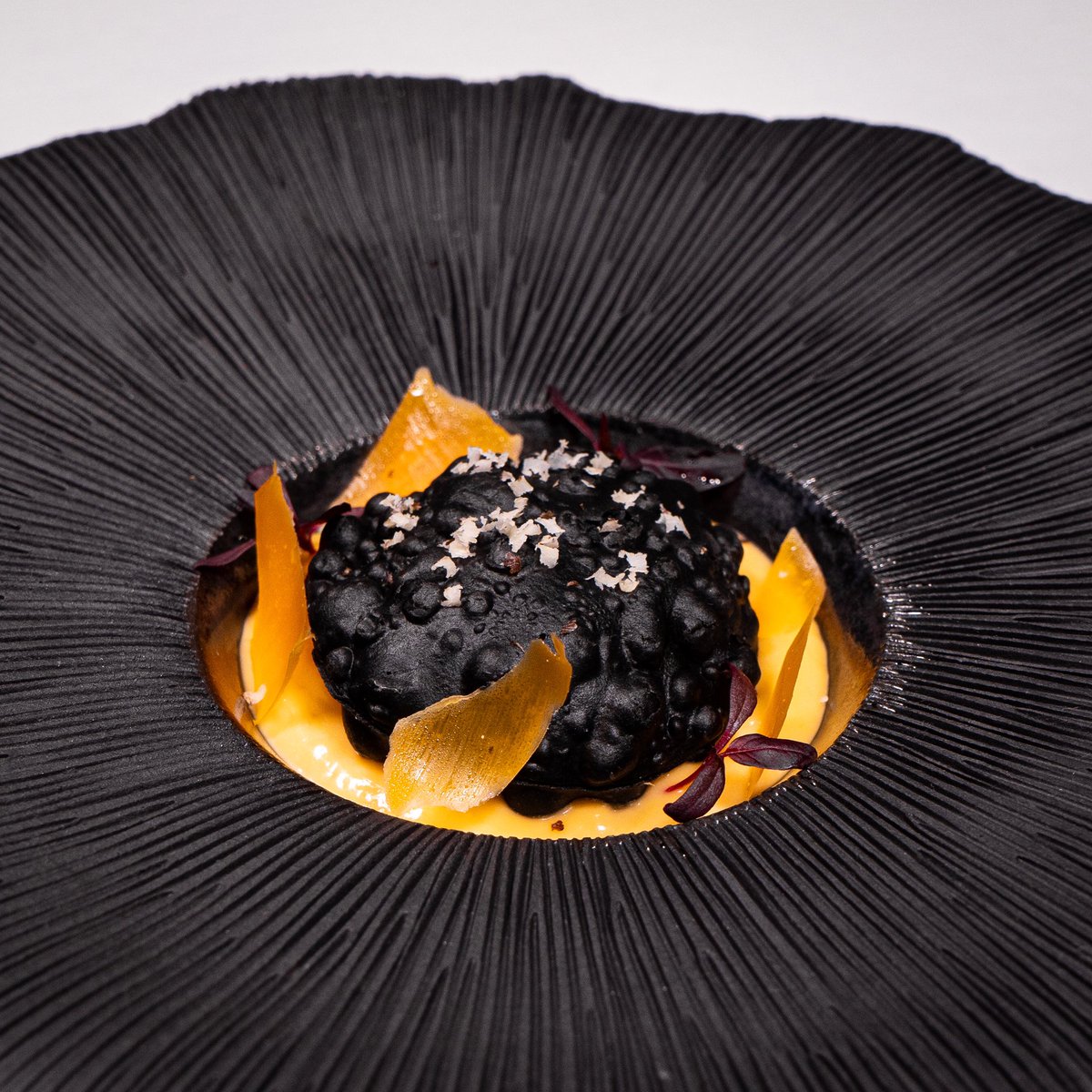guysavoy's tweet photo. Deux mimolettes en légèreté, noix et Xérès.
Two mimolettes, walnuts and sherry.
#guysavoy #guysavoyparis #restaurant #restaurants #artdevivre #mimolette #mimolettecheese #fromage #fromages #cheese #chesses #noix #nuts #xeres #sherry #artdevivrealafrancaise #frenchartdevivre https://t.co/Mc1mLAKYXM
