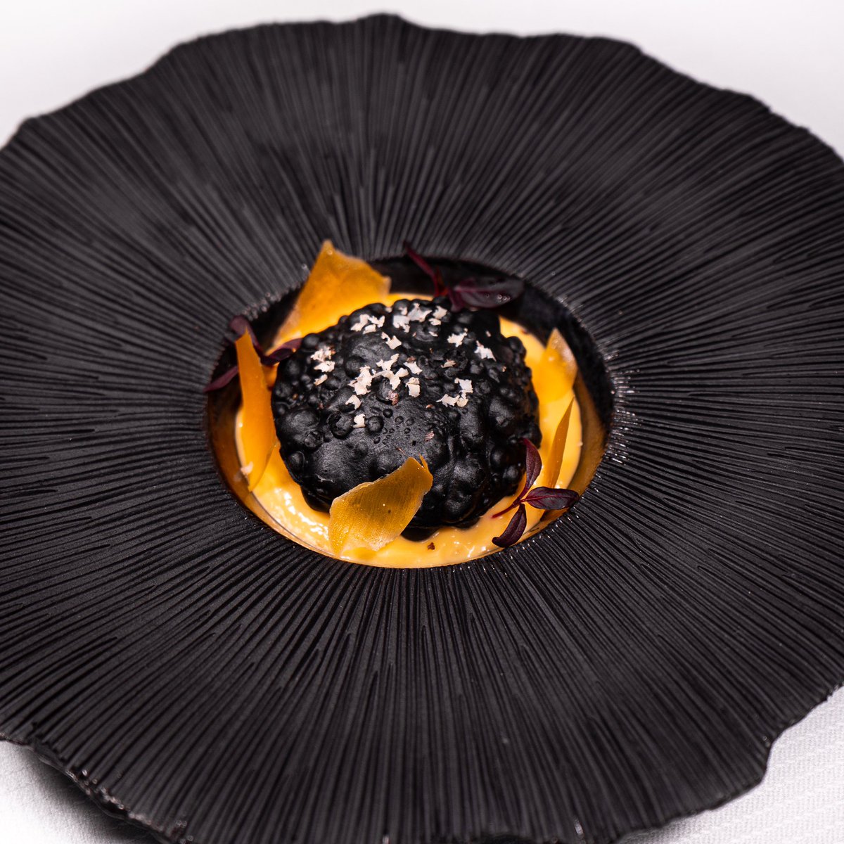 guysavoy's tweet photo. Deux mimolettes en légèreté, noix et Xérès.
Two mimolettes, walnuts and sherry.
#guysavoy #guysavoyparis #restaurant #restaurants #artdevivre #mimolette #mimolettecheese #fromage #fromages #cheese #chesses #noix #nuts #xeres #sherry #artdevivrealafrancaise #frenchartdevivre https://t.co/Mc1mLAKYXM