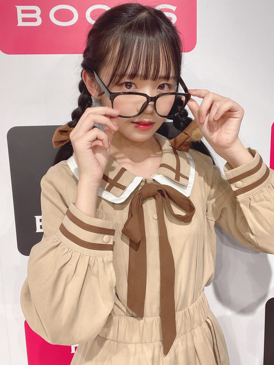 karen_colorful's tweet photo. リリースイベントありがとうございました！🍮

今日はChanter Chocolatの原石ホワコちゃん〜♡ いっぱいお話きてくれてありがとう！カラスクの曲を３人でカバーするのが新鮮やったし、しつもんジェンガもめっちゃ楽しかったです😸

ぶっちゃけみんなホワコとかれんどっちがすきなの、？ https://t.co/bSt2WxN7ed