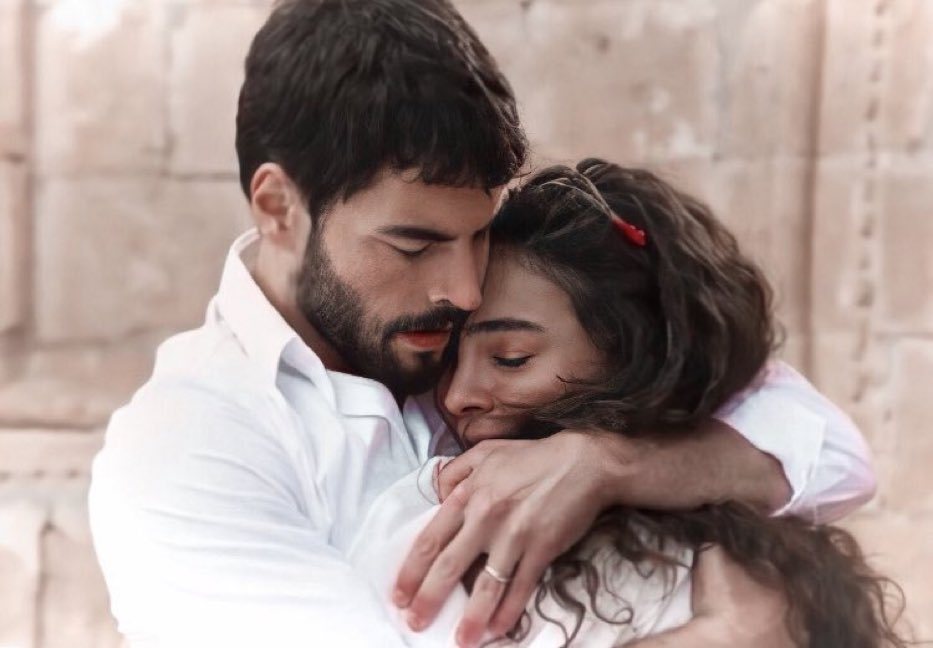 Hace tres años se estrenaba la serie de las series. La que siempre tendrá el primer lugar en mi corazón. Jamás veré una química igual, una historia igual. Siempre los echaré de menos pero que suerte que fueron. Que suerte que nos dejaron conocerles. 

#Hercai  #ReyMir