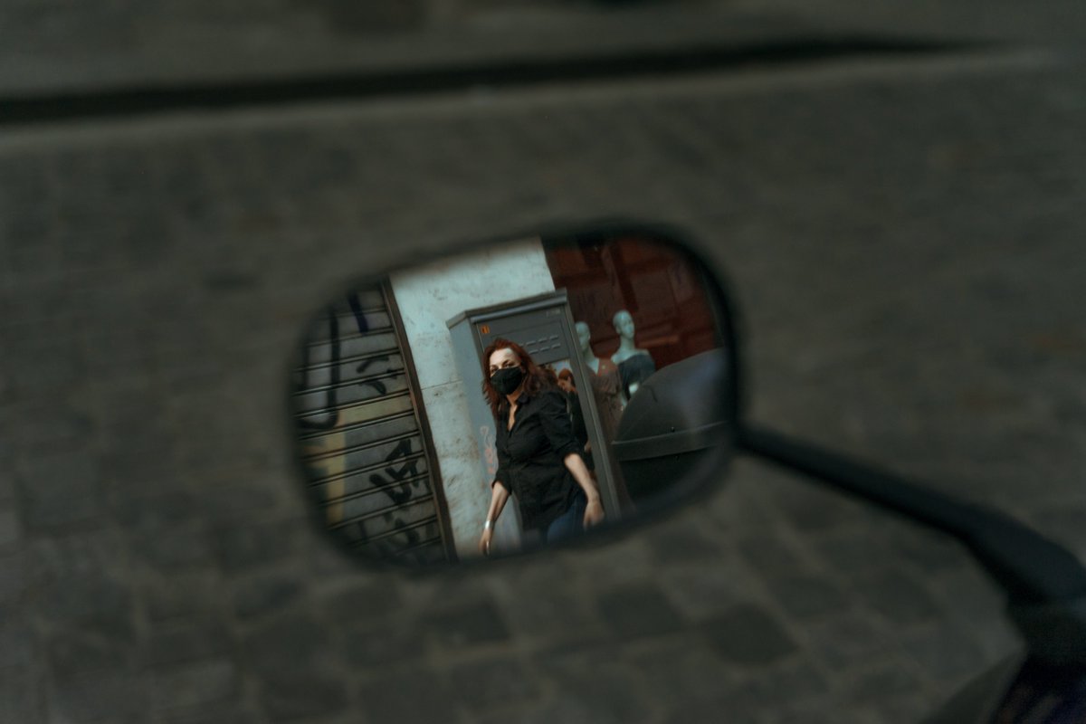 169lollo's tweet photo. I'm a simple guy. I see a mirror, I snap into it

#streetphotography @StreetEvolution https://t.co/BMYU5f01of
