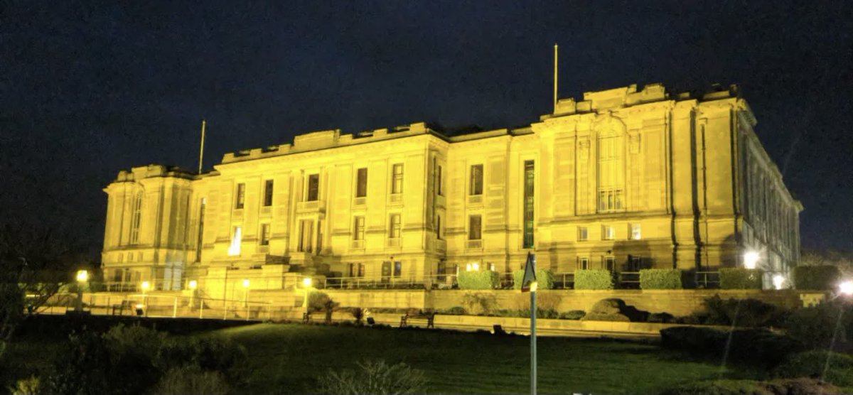 Gyda thristwch mawr y clywsom yn gynharach heddiw am farwolaeth Lyn Lewis Dafis <a href="/Dogfael/">Dogfael</a>. Bu’n aelod ffyddlon, galluog a gwerthfawr o weithlu <a href="/LLGCymru/">Llyfrgell Genedlaethol Cymru</a> a bydd yn gadael bwlch enfawr ar ei ôl.