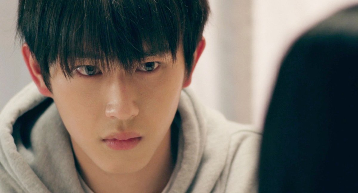 '양과 늑대의 사랑과 살인' 예쁜 쓰레기 랄까 묘하게 기분 나쁜 영화지만 그래도 항마력이 필요했던 학원물 보다는 괜찮...았어ㅋ 스기노 요스케...