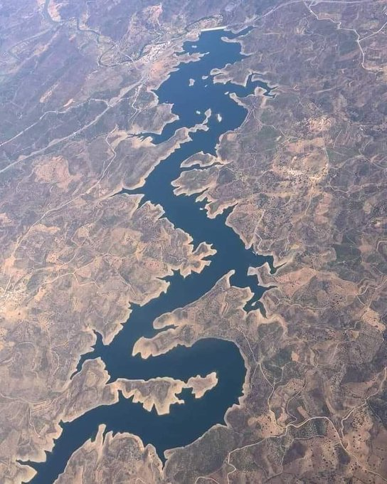 KnowledgeZoneIn's tweet photo. The #Odeleite river in Portugal is known as "The #BlueDragon #River" because of its dark blue color and unusual curvy shape, inspired by photographer Steve Richards' picture taken during his flight from Cardiff, Wales, to Faro, Portugal. #WondersOfNature

https://t.co/4o4ZZvzu1F https://t.co/VE16Q8VBzk
