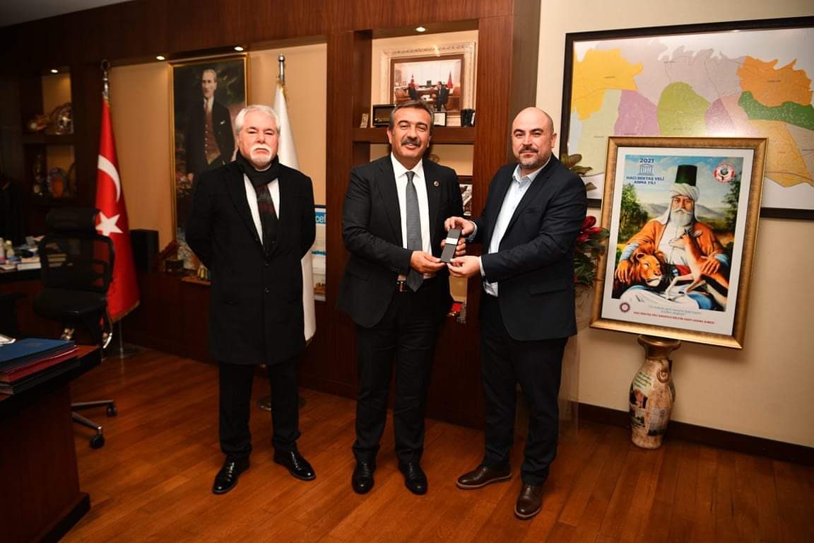 TopuzLegal's tweet photo. YYD Adana Şube Başkanımız Av. Umut Tamer Topuz ve Şube saymanı Cengiz Türkmen, Çukurova Belediye Başkanı Soner Çetin beyefendiyi Makamında ziyaret ettiler, Nazik Misafirperverliklerinden ötürü  kendilerine Şube başkanlığımız adına Teşekkür ederiz. @sonercetin01 @UmutTamerTopuz https://t.co/TxzaaxZT2G