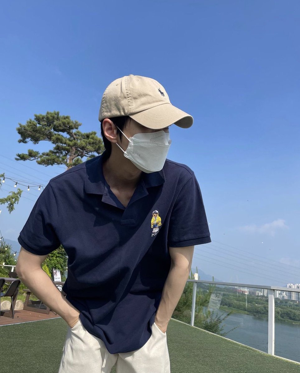 phat1402's tweet photo. ว่าจะไม่แล้วก็ขอหน่อยงับบ หมวกที่น้องลิดใส่คือแบรนด์ Polo Ralph Lauren มันแบบบังเอิ๊ญบังเอิญเป็นแบรนด์เดียวกับพี่โดยองที่ชอบใส่แบรนด์นี้เป็นชีวิตจิตใจเลยอะ เพราะฉะนั้นตอนนี้พี่โดยองไม่ได้มีแค่M150แล้วนะคะ ทุกคนเลิกล้อโมเม้นนั้นได้แล้วว https://t.co/uTTueJM5sB