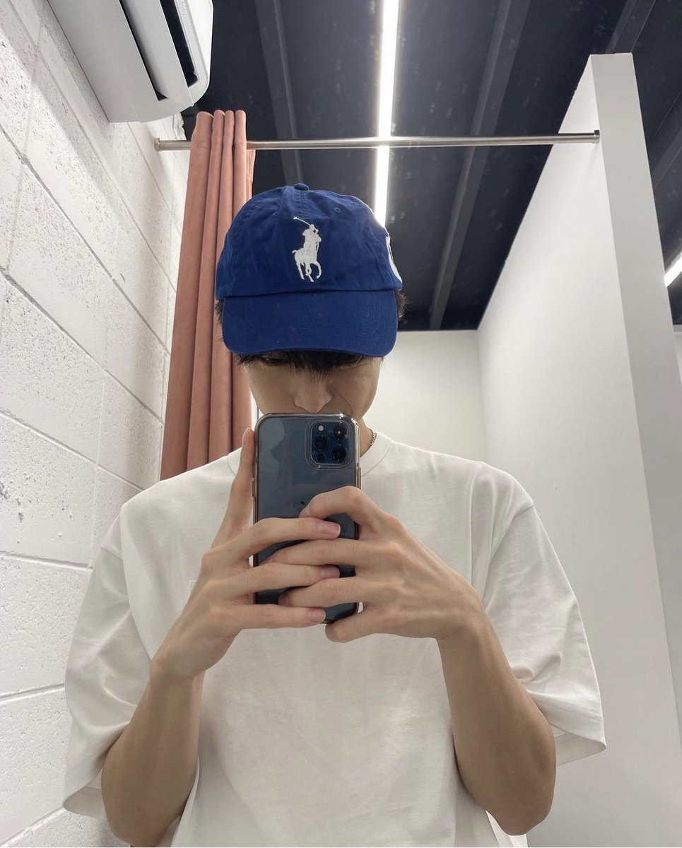 phat1402's tweet photo. ว่าจะไม่แล้วก็ขอหน่อยงับบ หมวกที่น้องลิดใส่คือแบรนด์ Polo Ralph Lauren มันแบบบังเอิ๊ญบังเอิญเป็นแบรนด์เดียวกับพี่โดยองที่ชอบใส่แบรนด์นี้เป็นชีวิตจิตใจเลยอะ เพราะฉะนั้นตอนนี้พี่โดยองไม่ได้มีแค่M150แล้วนะคะ ทุกคนเลิกล้อโมเม้นนั้นได้แล้วว https://t.co/uTTueJM5sB