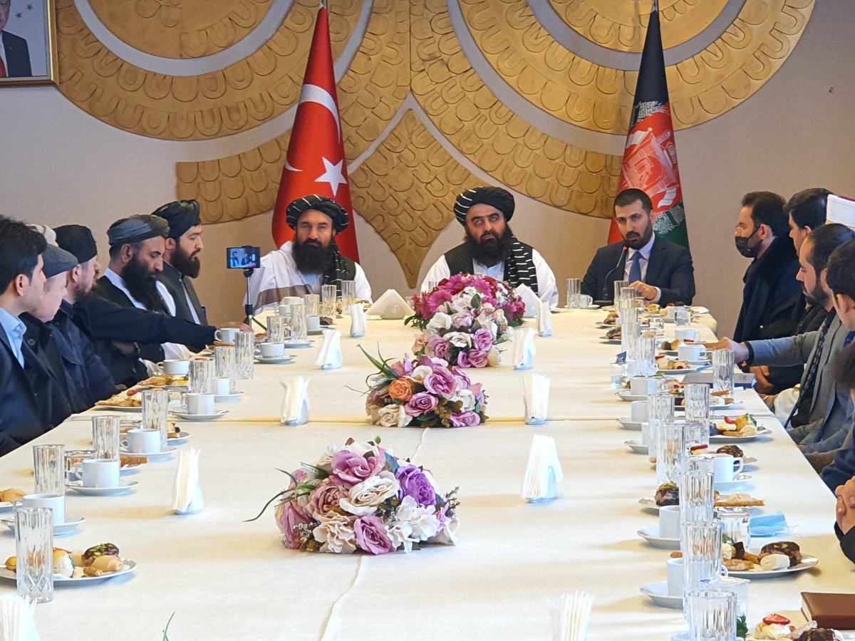 QaharBalkhi's tweet photo. نن د افغانستان.ا.ا د بهرنيو چارو وزير مولوي امير خان متقي او د اطلاعاتو و کلتور وزير ملا خيرالله خيرخواه د ترکیې هیواد په انقره ښار کي د افغانستان د لوي سفارت څخه ليدنه وکړه او خپلو ديپلوماتانو، افغانانو او محصيلينو سره يې غونډه درلوده. https://t.co/l3RzuXC0mq