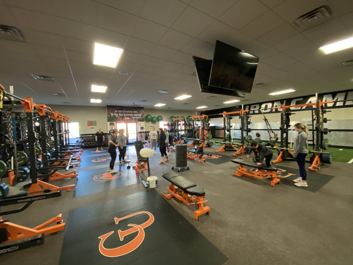 CoachMattRod's tweet photo. Had an awesome time working with @CampbellDPT students the past couple of weeks, teaching weight room progressions/regressions and the importance of proper cueing.

Shoutout to Jordan, Lyndsey and Haley - 3 former @SwoleHumps rockstar interns for getting this set up! 🦾🐪 https://t.co/wueCDerRbV