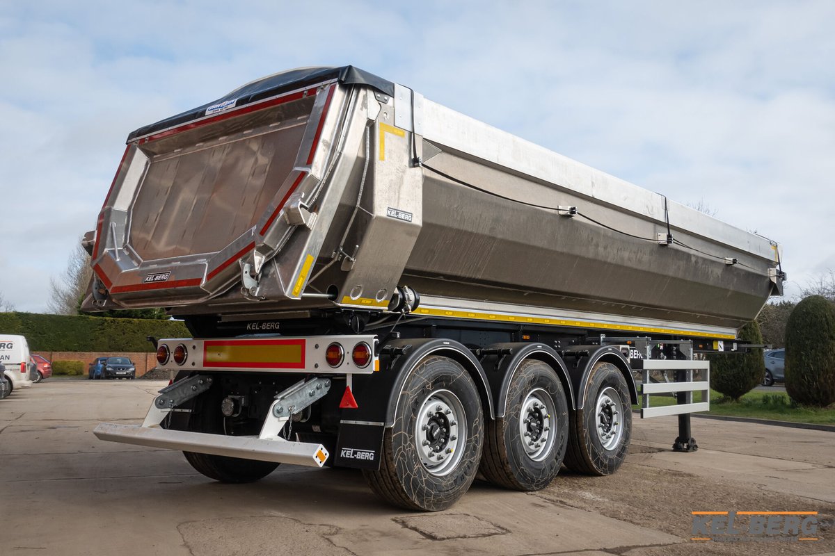 Kel_Berg's tweet photo. Elliotts Cheltenham Ltd took delivery of their latest Kel-Berg T100 eariler last week. Thank you to Nick for continually supporting Kel-Berg, we appreciate all your business.
#trailers #construction #constructionuk #aggregates #kelberg #dawbarn #new #edbro #jost https://t.co/LxYe1WFf7E