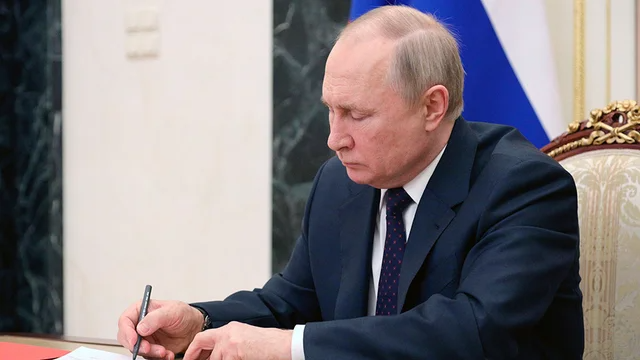 thehill's tweet photo. Lawmakers fear Ukraine could spiral into US-Russian war https://t.co/W0DFos4F0x https://t.co/a3dQEBwu8w
