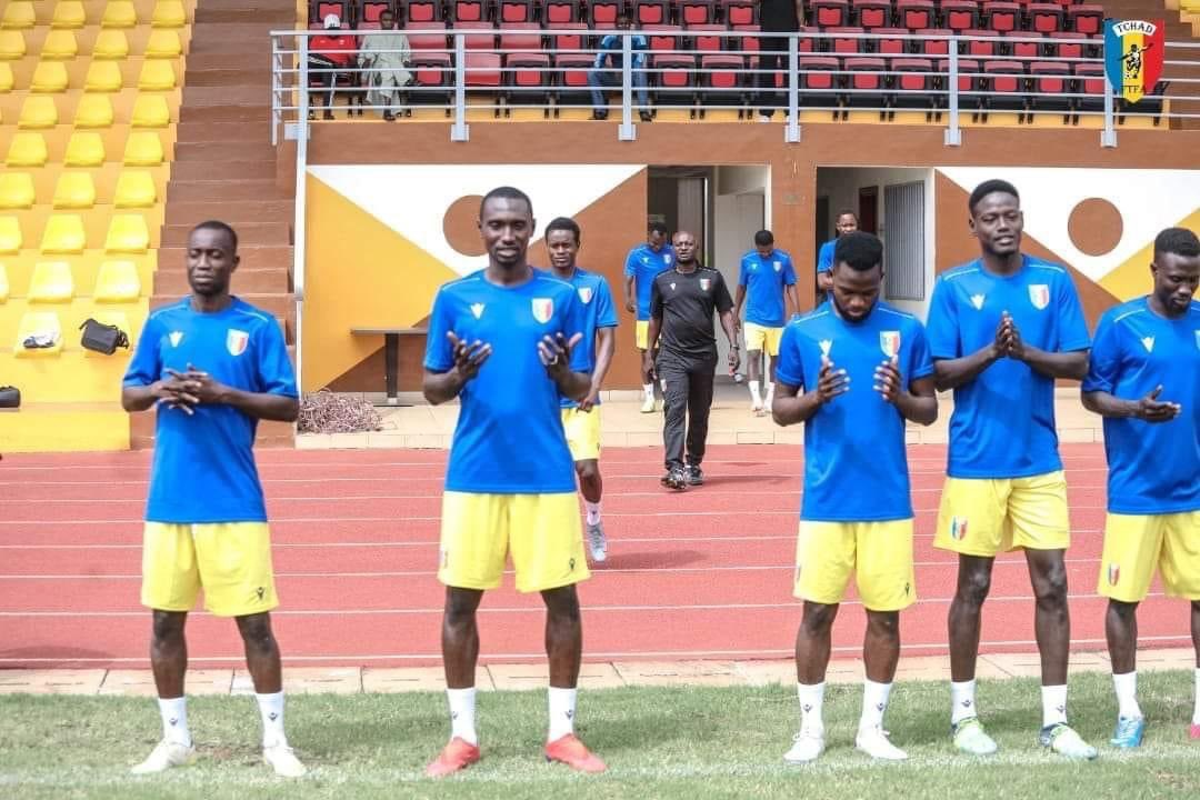 amibiaka's tweet photo. …on va perdre ce match…car nos entraînements ressemblent étrangement à nos forums de réconciliation, qui commencent tous par des prières…et se terminent par des misères… https://t.co/RdEkeLdjk8