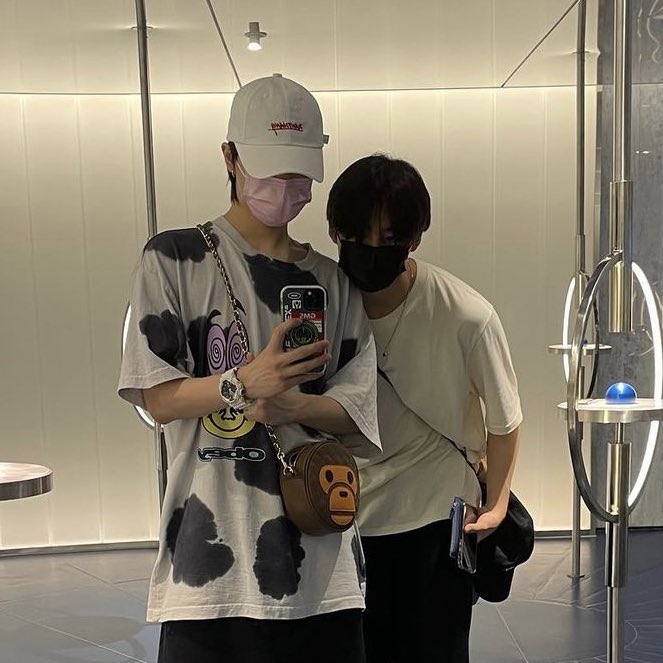 leowonly's tweet photo. Leo suka hangout sama sangwon https://t.co/CiWfksxaZo