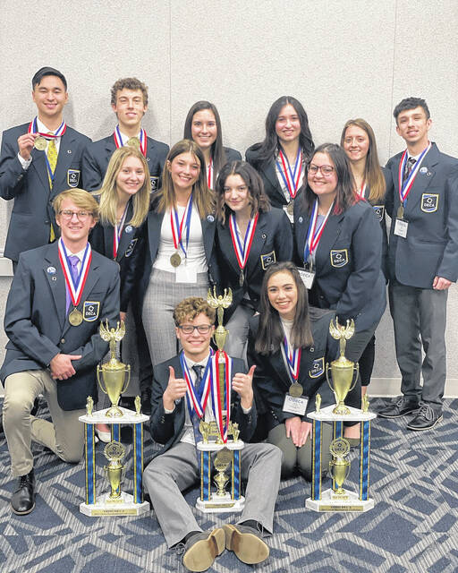 Click the link to read about the performance of the <a href="/UrbanaHS_OH/">Urbana HS (Ohio)</a>  <a href="/urbanadeca/">UHS DECA</a> students at the recent state competition.

urbanacitizen.com/news/83587/uhs…