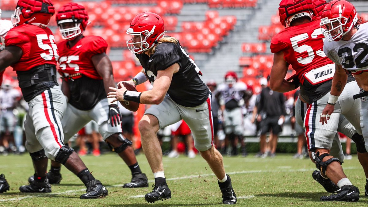 chrislfiggures's tweet image. ITS FINALLY HERE! FOOTBALL IS BACK IN THE CLASSIC CITY #GoDawgs #SpringPractice ‼️🤝🐶🐾