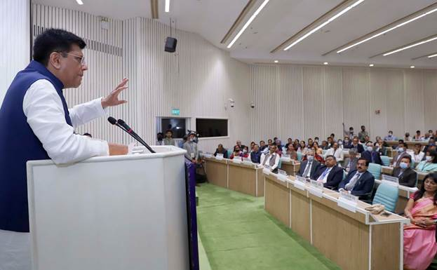 Union Minister Piyush Goyal addressing the event and the attendees 